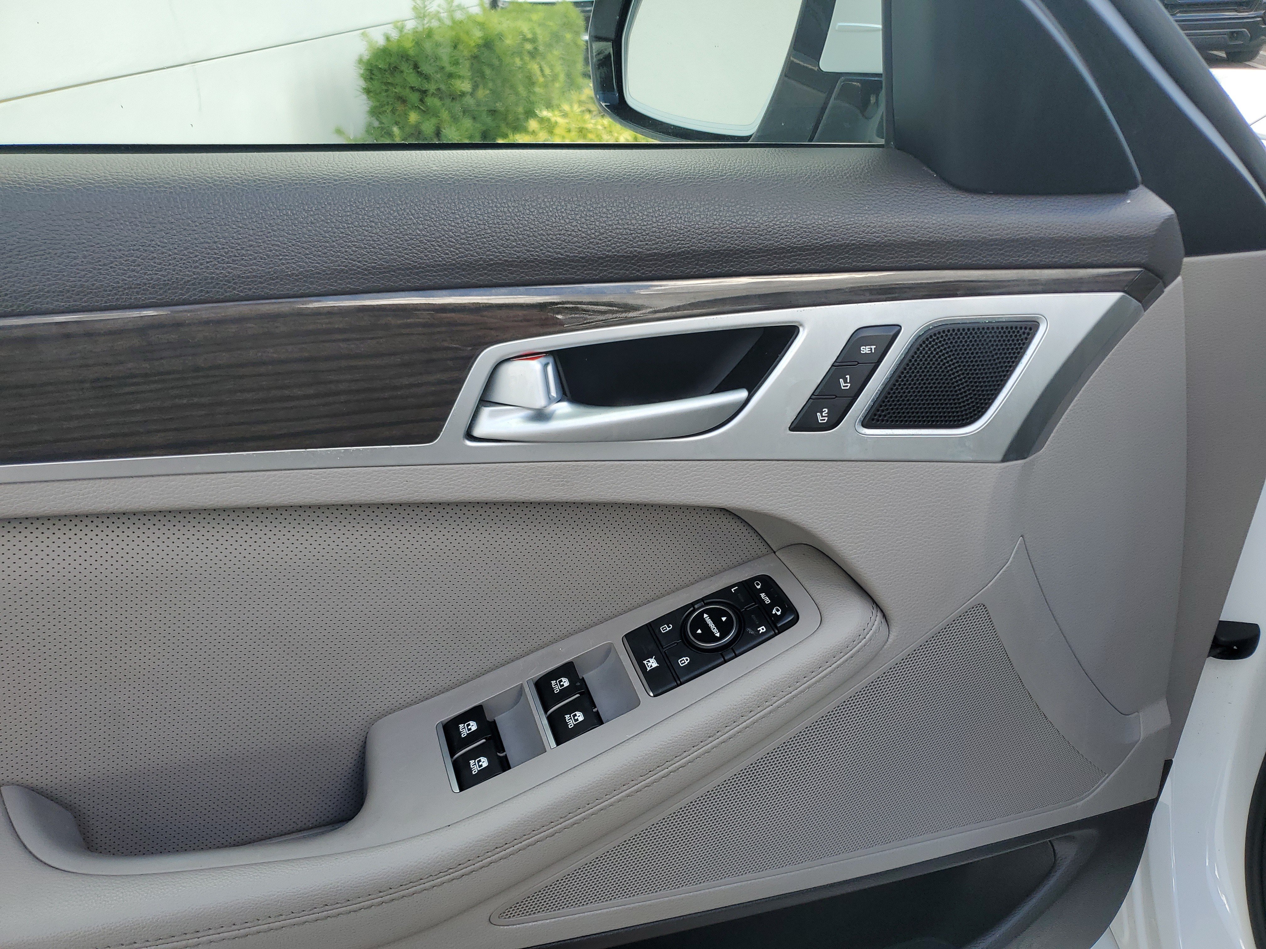 Used 2018 Genesis G80 3.8 RWD image 17