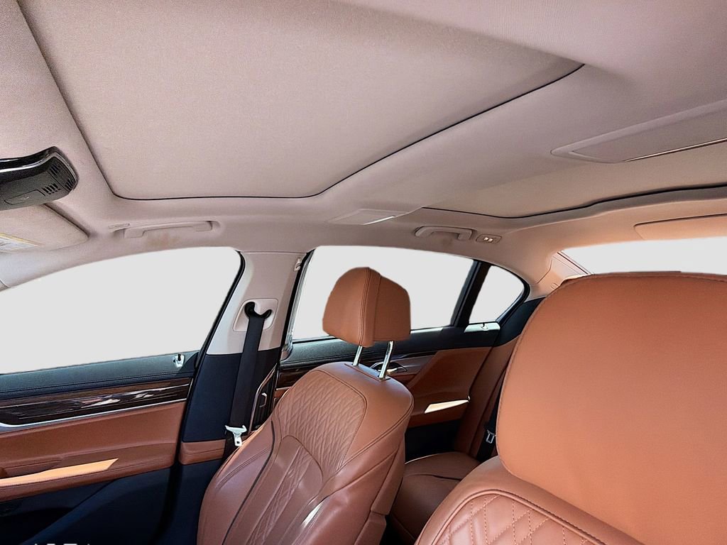 Used 2020 BMW 740i w/ Premium Package image 27