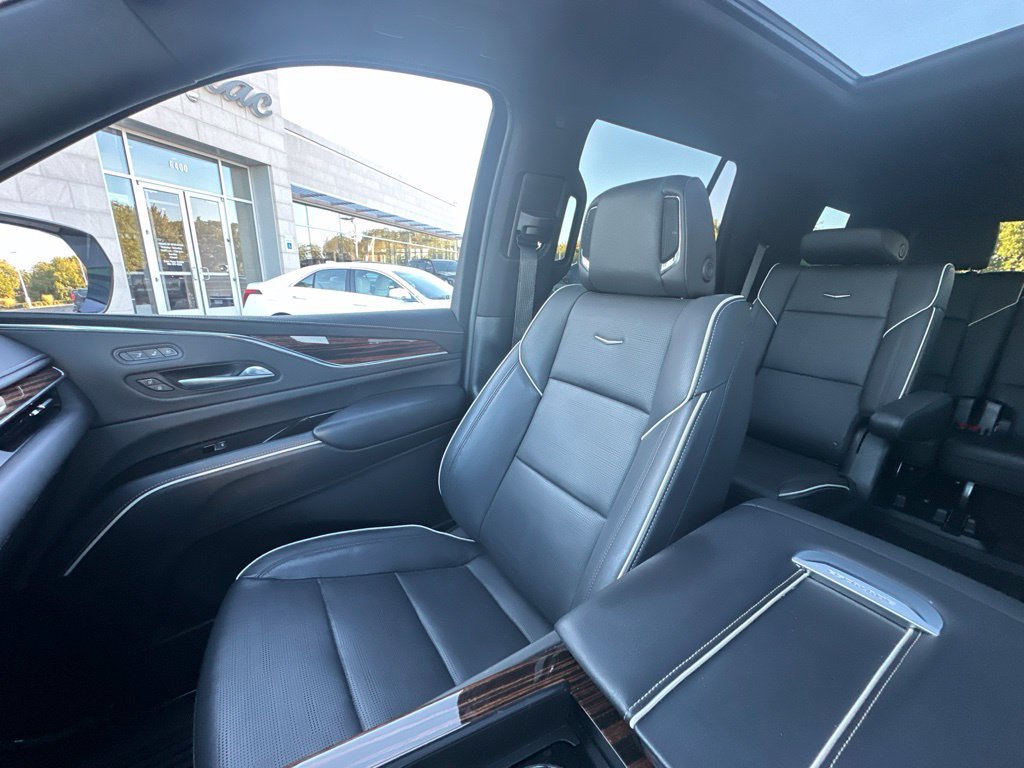 Used 2023 Cadillac Escalade Premium Luxury w/ LPO, Floor Liner Package AWD/4WD image 9