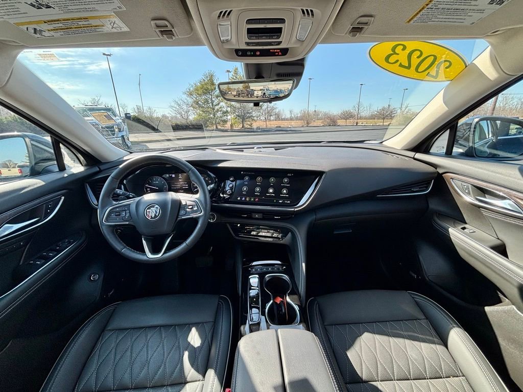 Used 2023 Buick Envision Avenir image 27