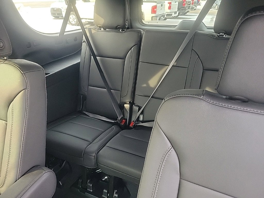 Used 2024 Chevrolet Suburban Z71 w/ Luxury Package image 28