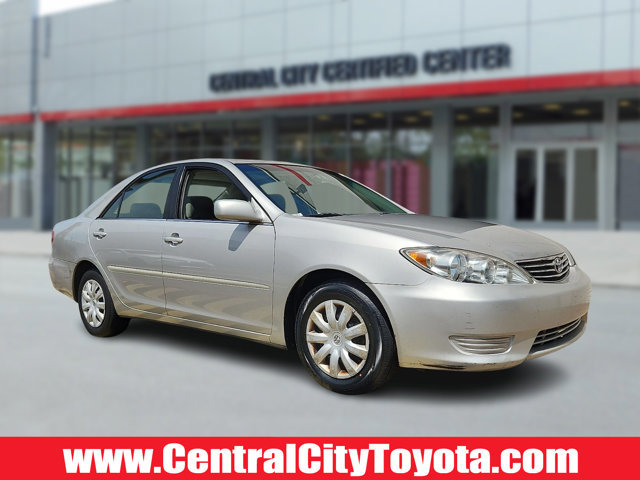 Used 2005 Toyota Camry XLE FWD image 1