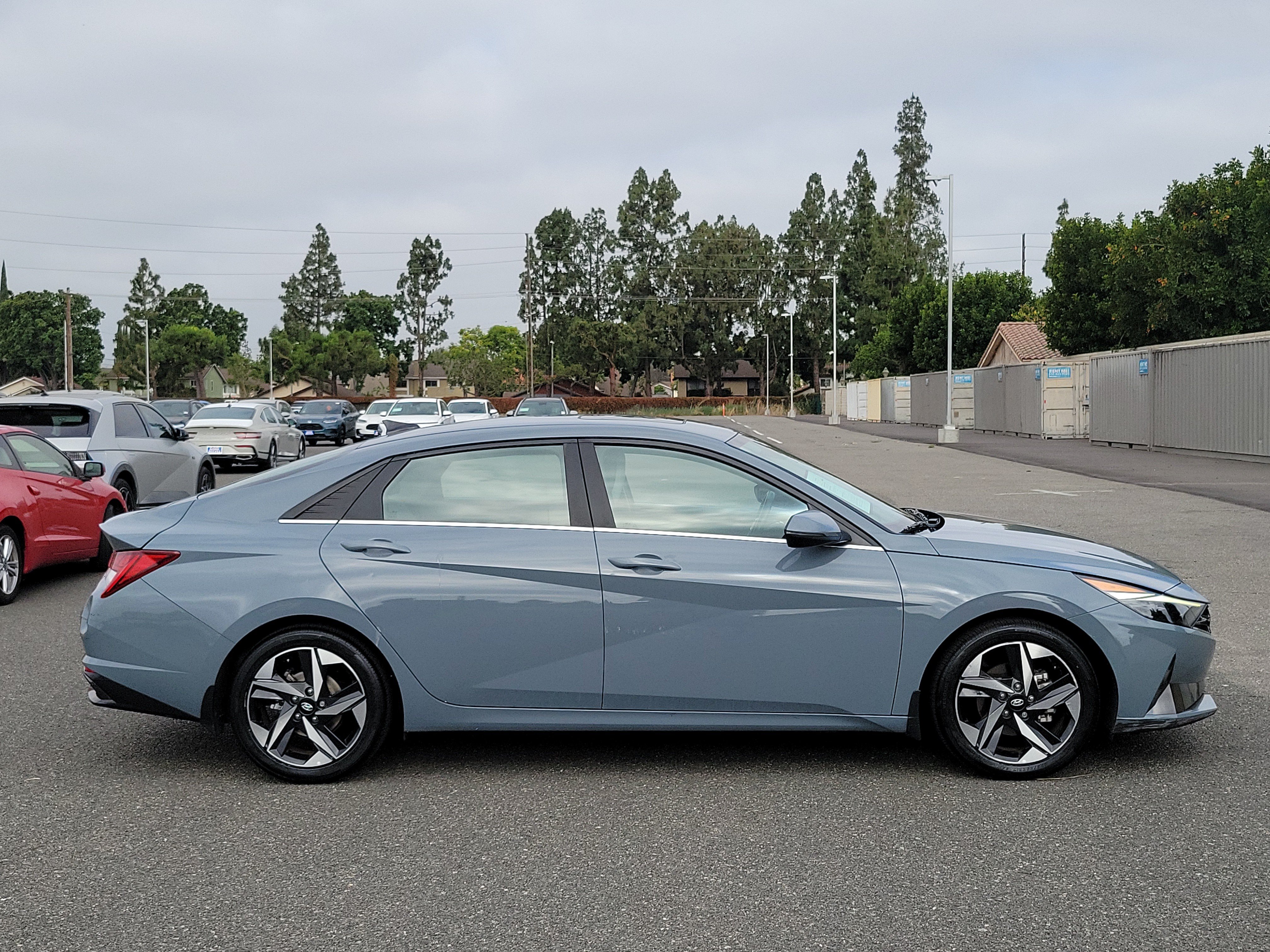 Certified 2023 Hyundai Elantra Limited w/ Cargo Package FWD image 5