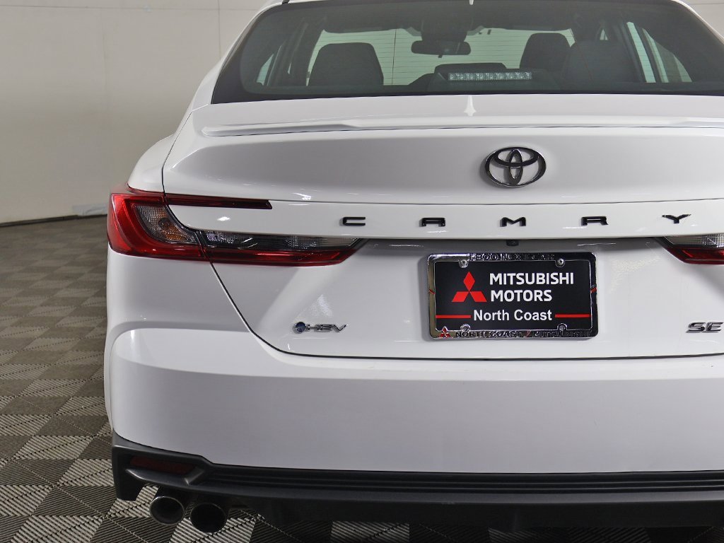 Used 2025 Toyota Camry SE image 13