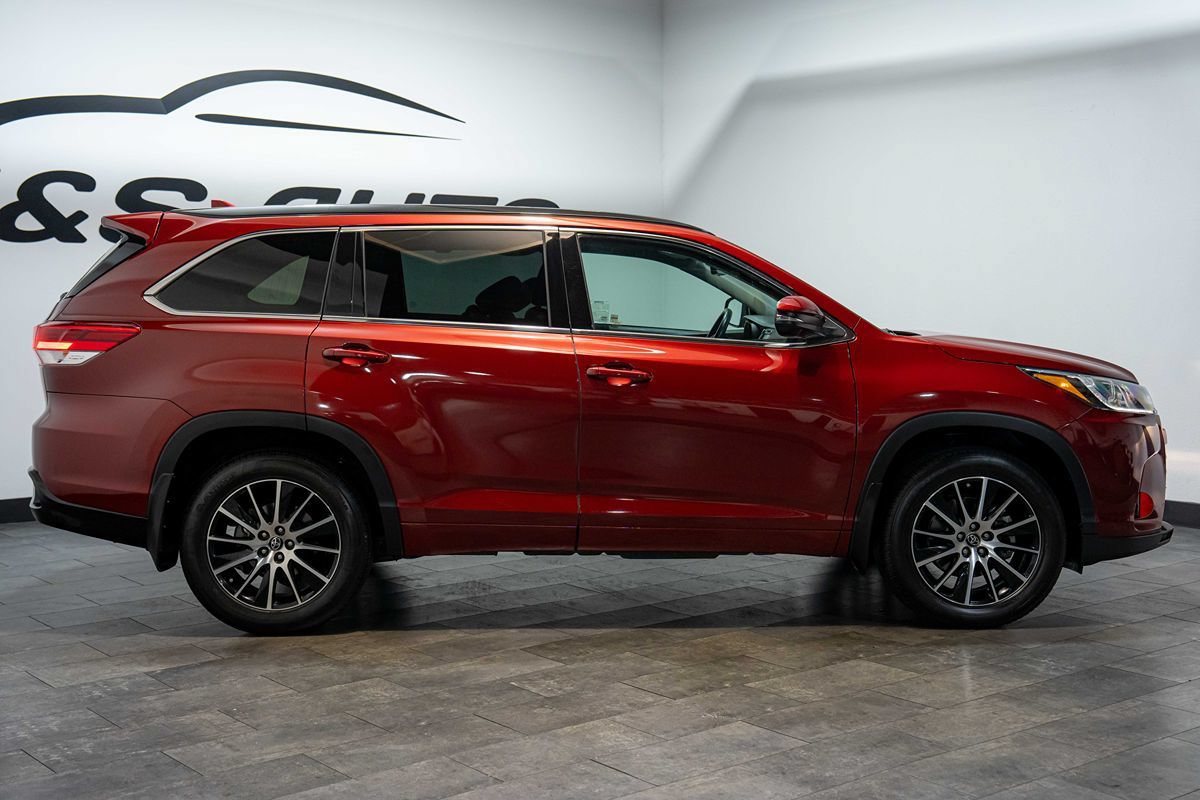 Used 2018 Toyota Highlander SE AWD/4WD image 23