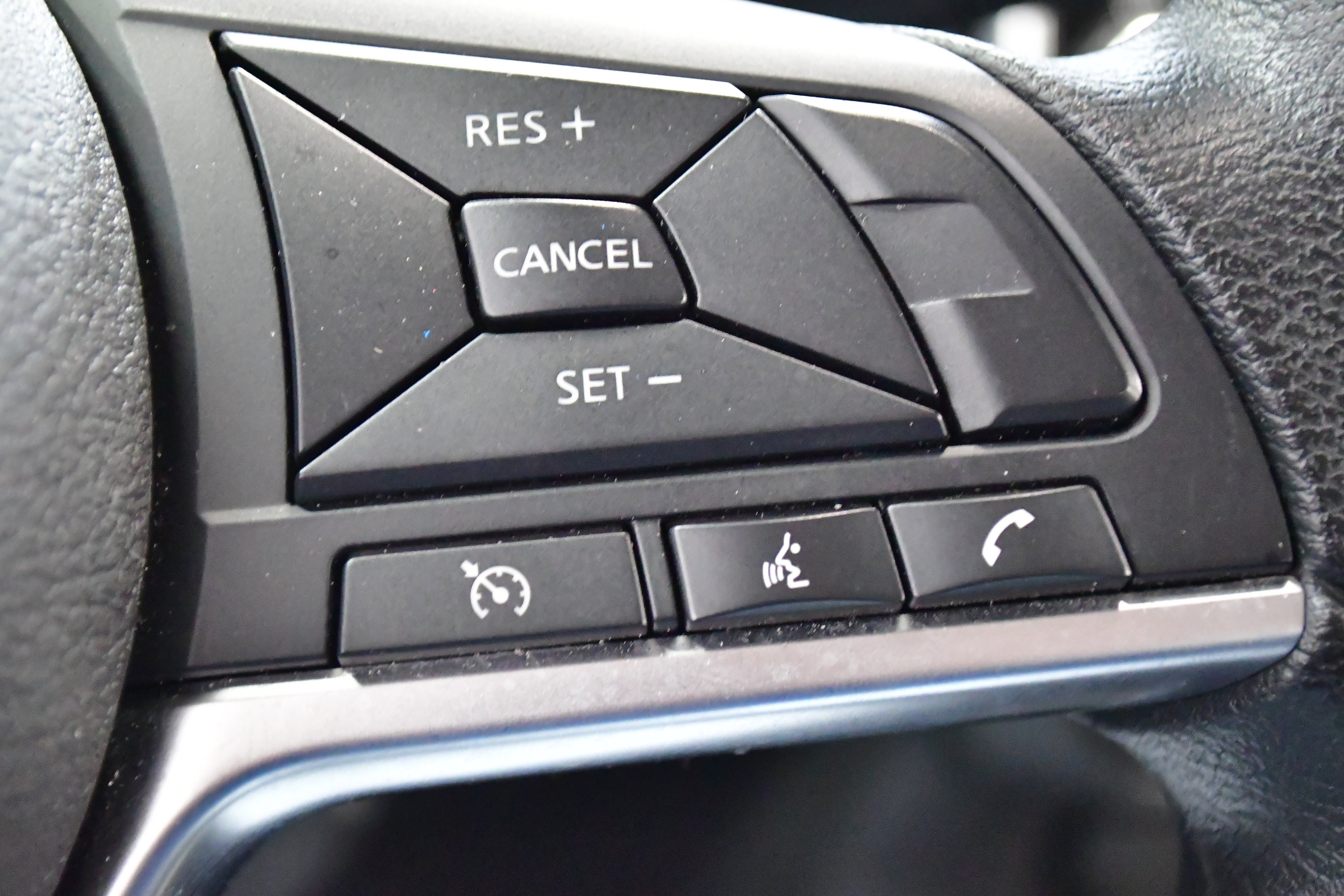Used 2025 Nissan Versa SV FWD image 21