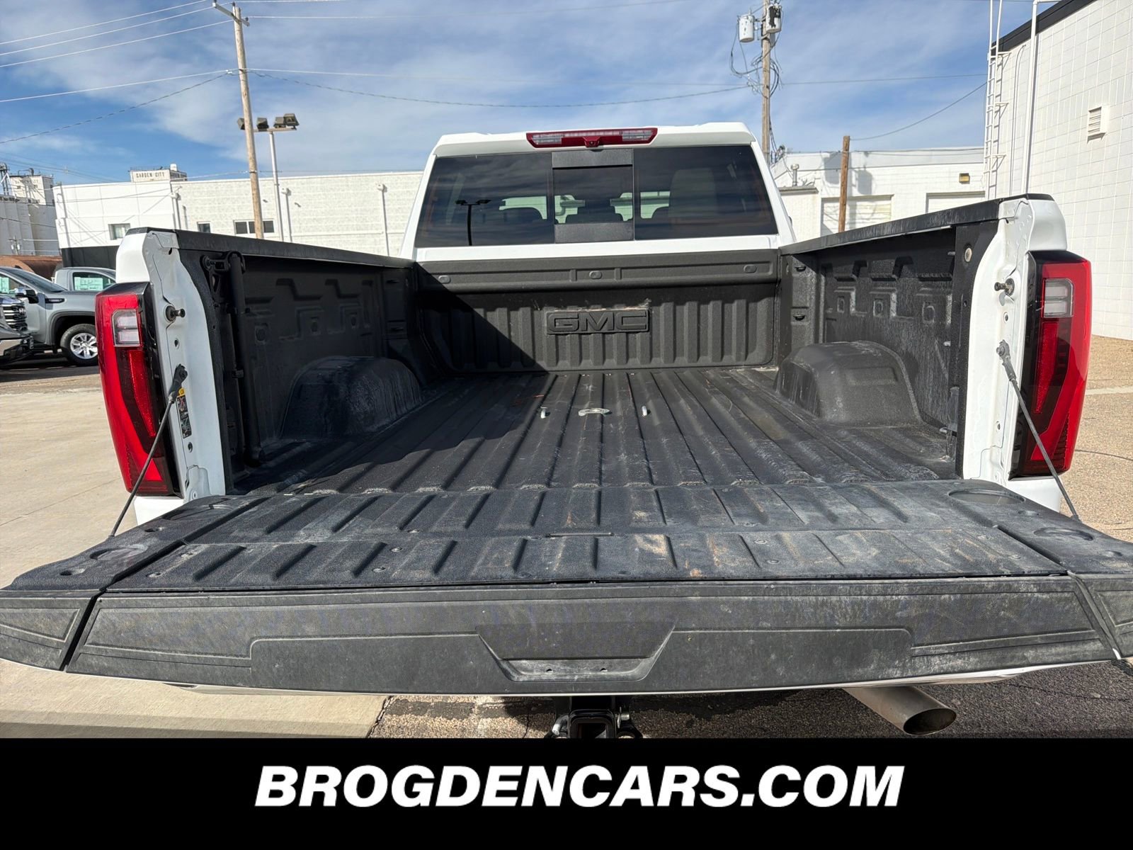 Used 2024 GMC Sierra 2500 SLT w/ SLT Premium Package image 9