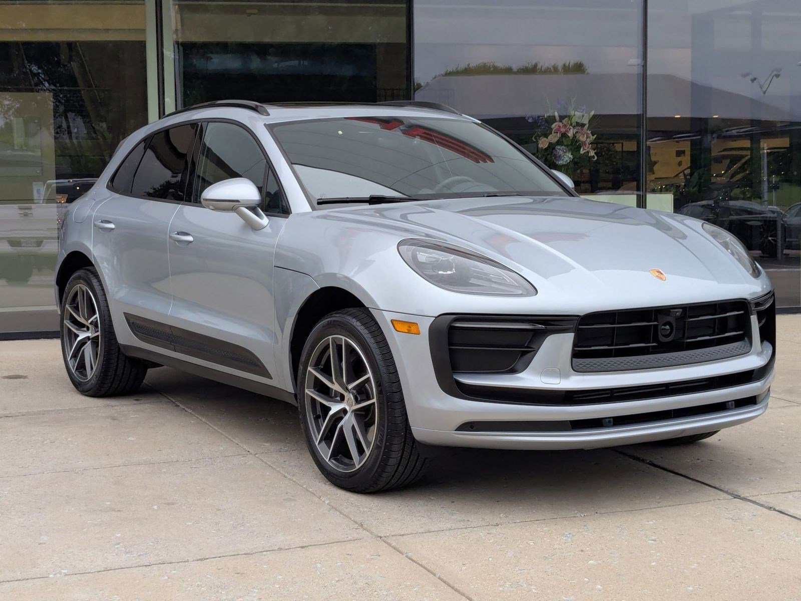 Certified 2026 Porsche Macan AWD/4WD image 7