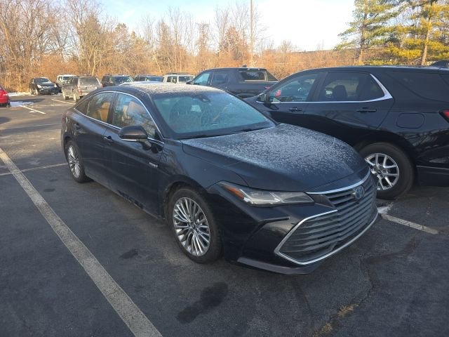 Used 2020 Toyota Avalon Limited image 2