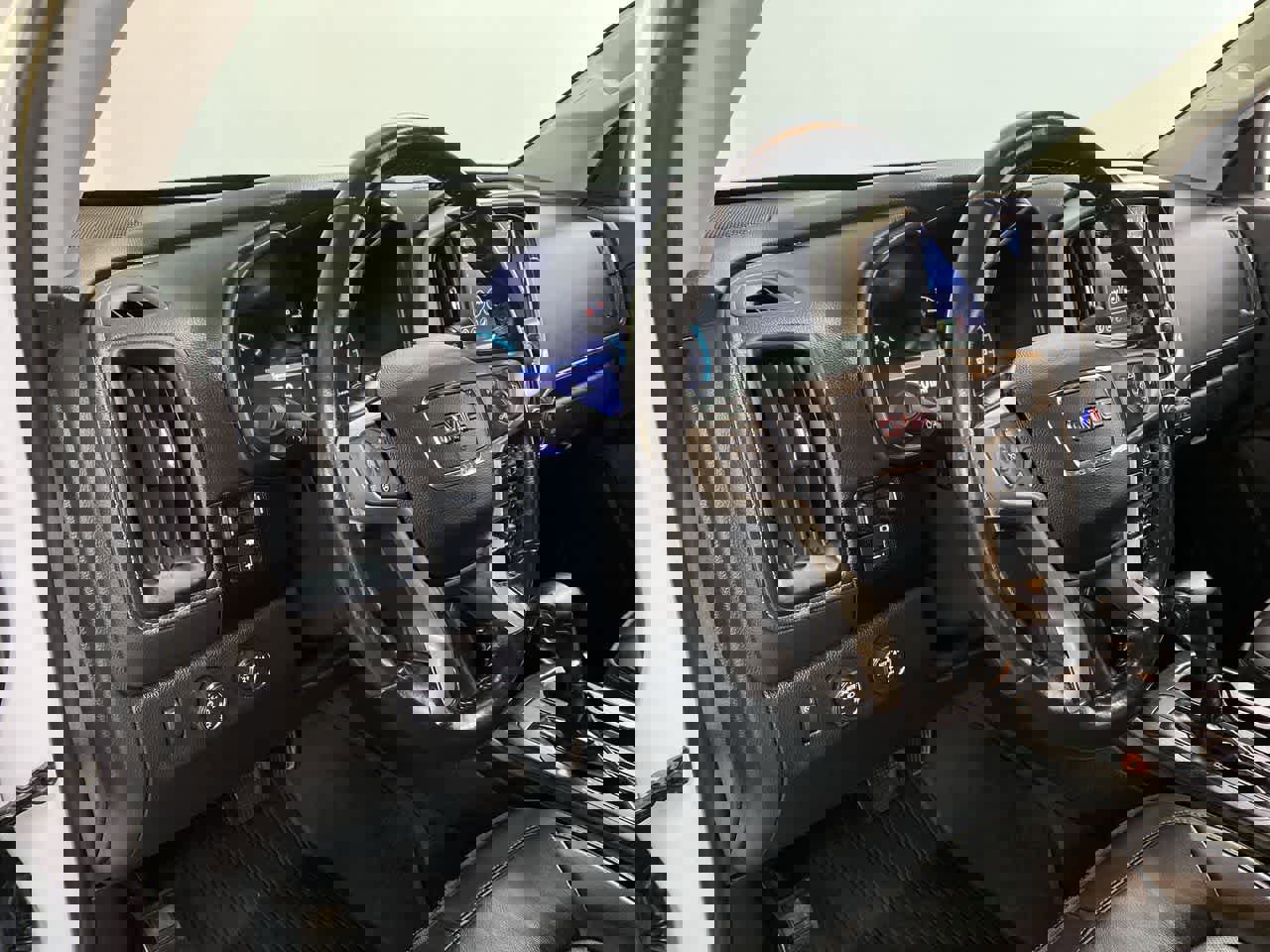 Used 2019 GMC Canyon Denali image 2