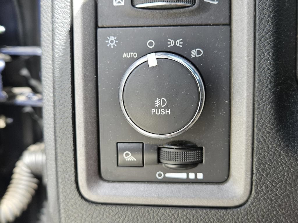 Used 2014 RAM 1500 Express RWD image 14