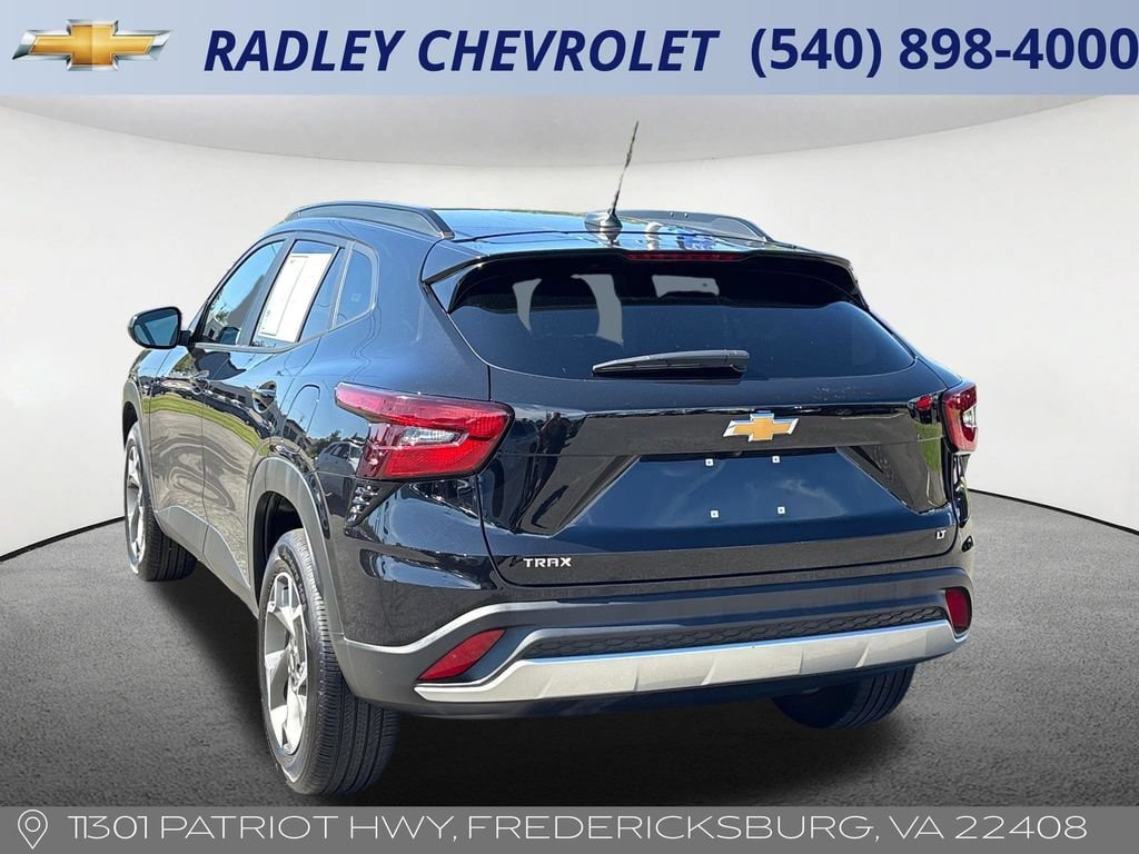 Used 2025 Chevrolet Trax LT w/ LT Convenience Package FWD image 17