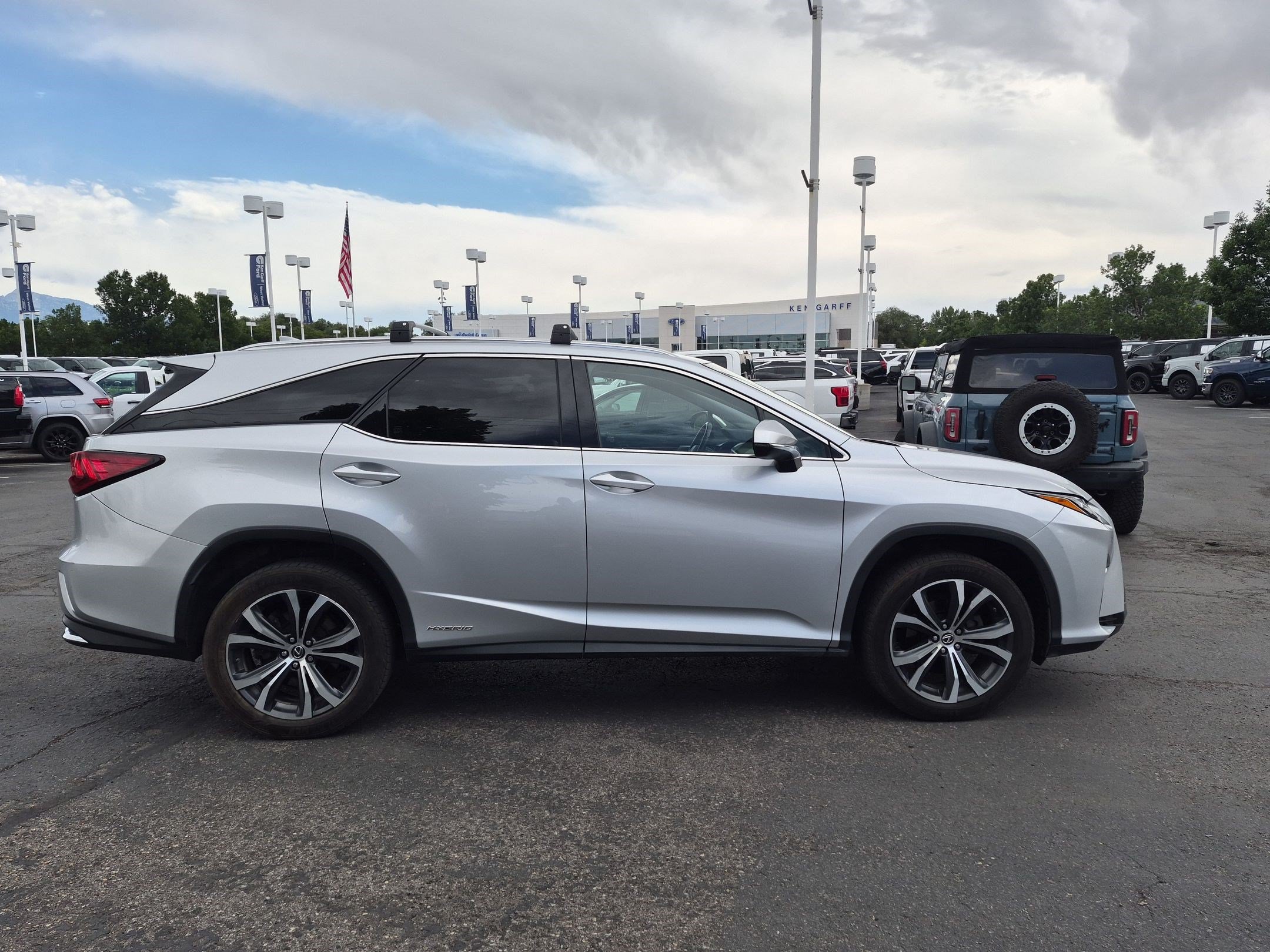 Used 2019 Lexus RX 450hL Premium w/ Premium Package AWD/4WD image 2