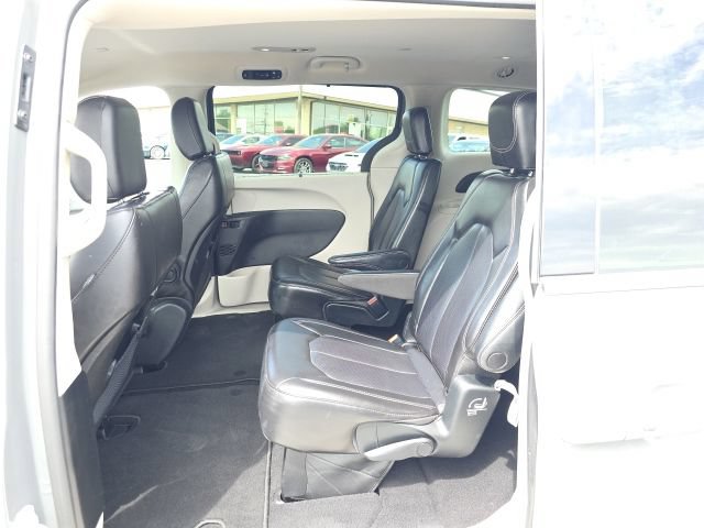 Used 2023 Chrysler Pacifica Touring-L FWD image 30