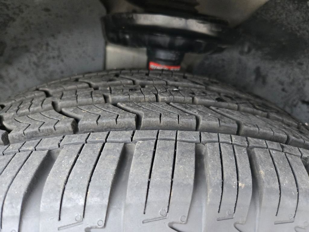 Used 2013 Cadillac SRX Luxury image 8