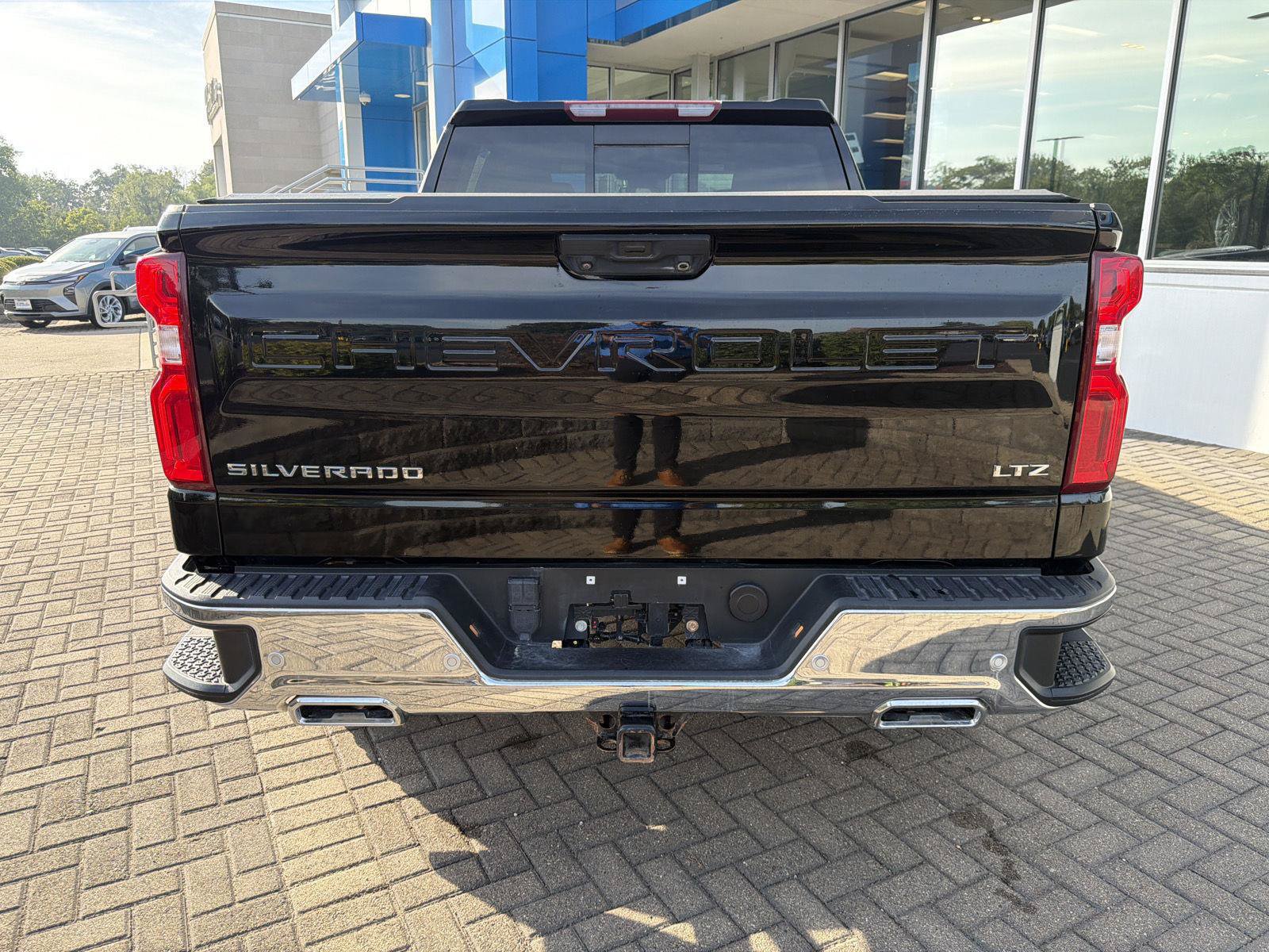 Used 2023 Chevrolet Silverado 1500 LTZ AWD/4WD image 4