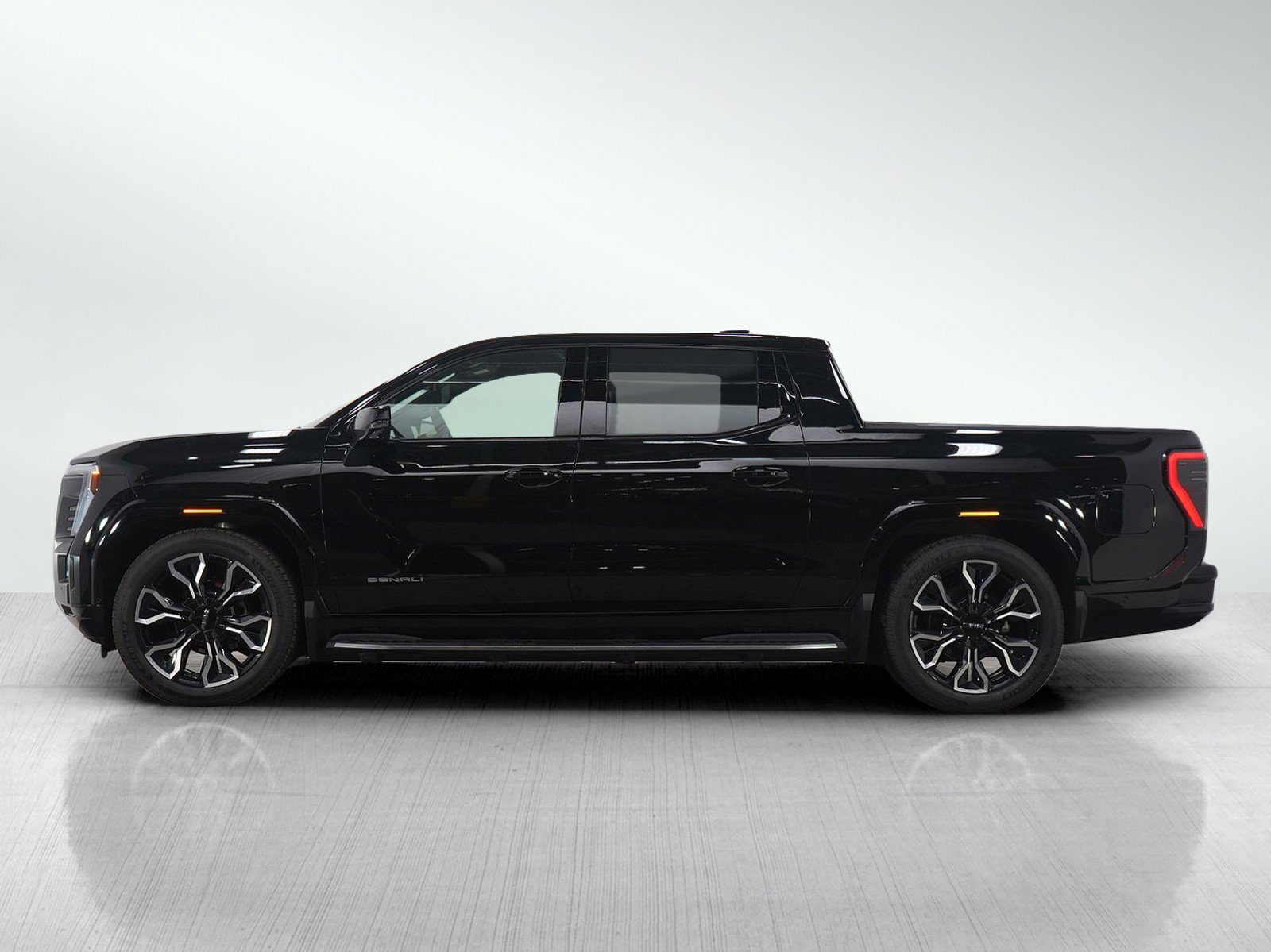 Used 2025 GMC Sierra EV Denali image 2