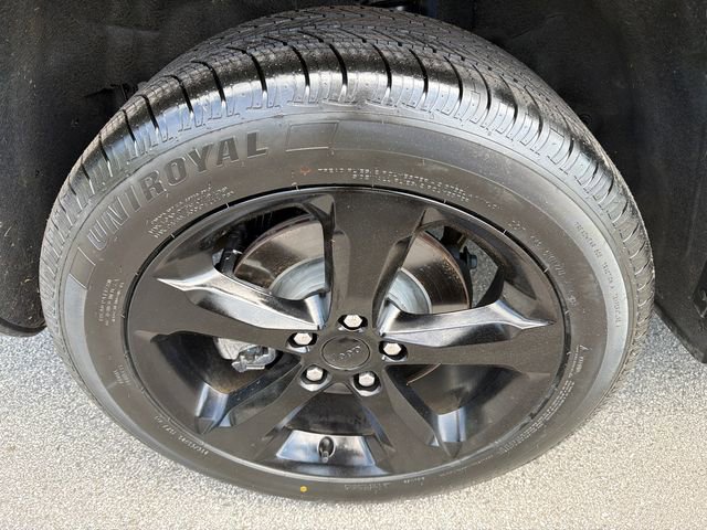 Used 2023 Jeep Grand Cherokee L Laredo RWD image 17