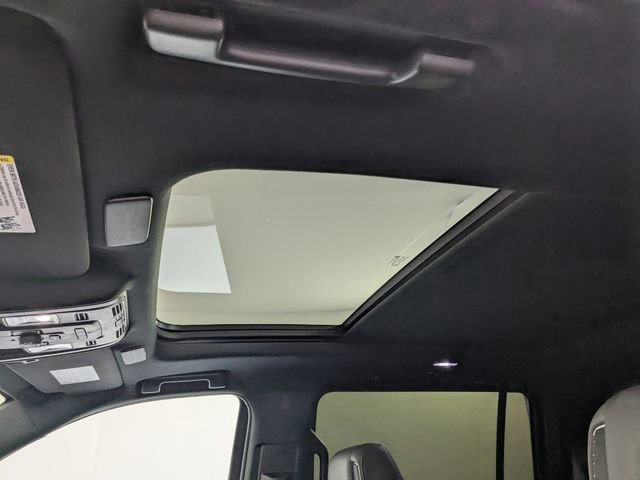 Used 2023 Cadillac Escalade ESV Premium Luxury AWD/4WD image 6