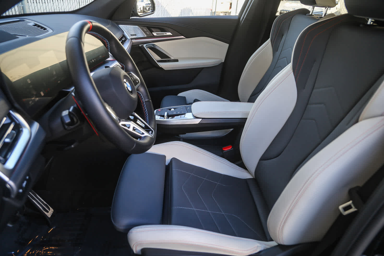 Used 2025 BMW X2 M35i w/ Premium Package image 13