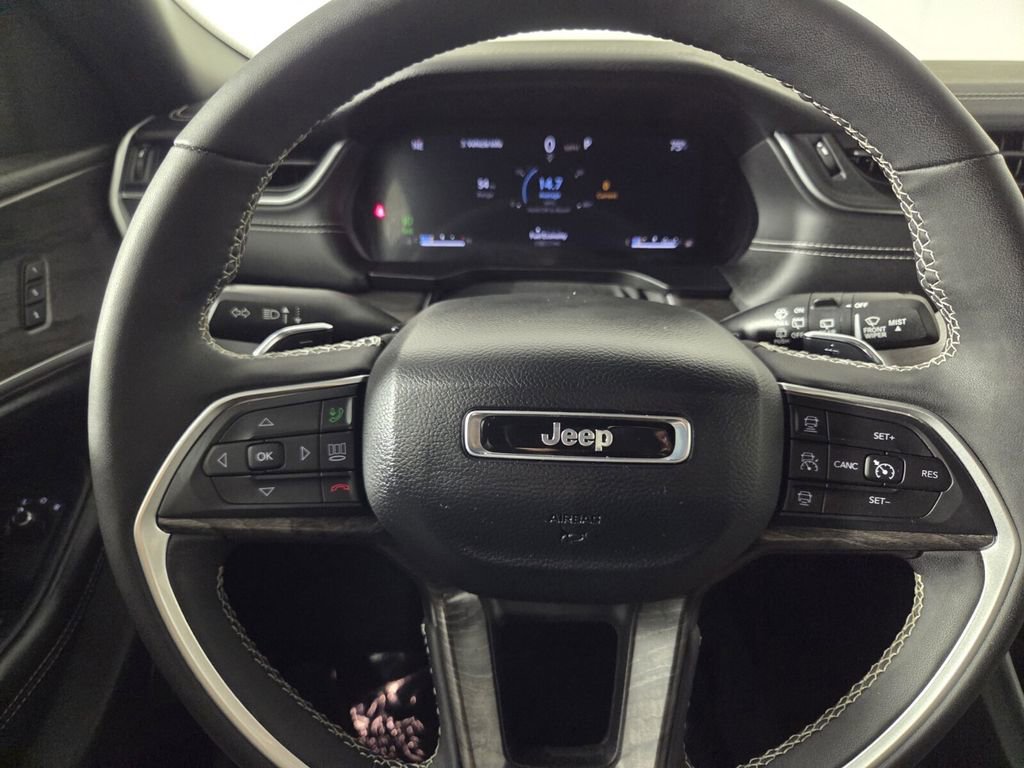Certified 2025 Jeep Grand Cherokee Limited w/ MOPAR Finishing Package AWD/4WD image 19