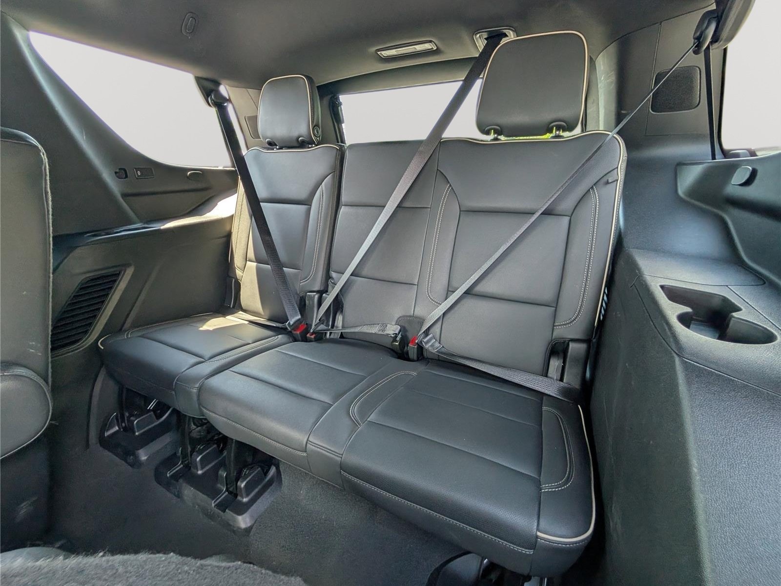 Used 2024 GMC Yukon SLT AWD/4WD image 17