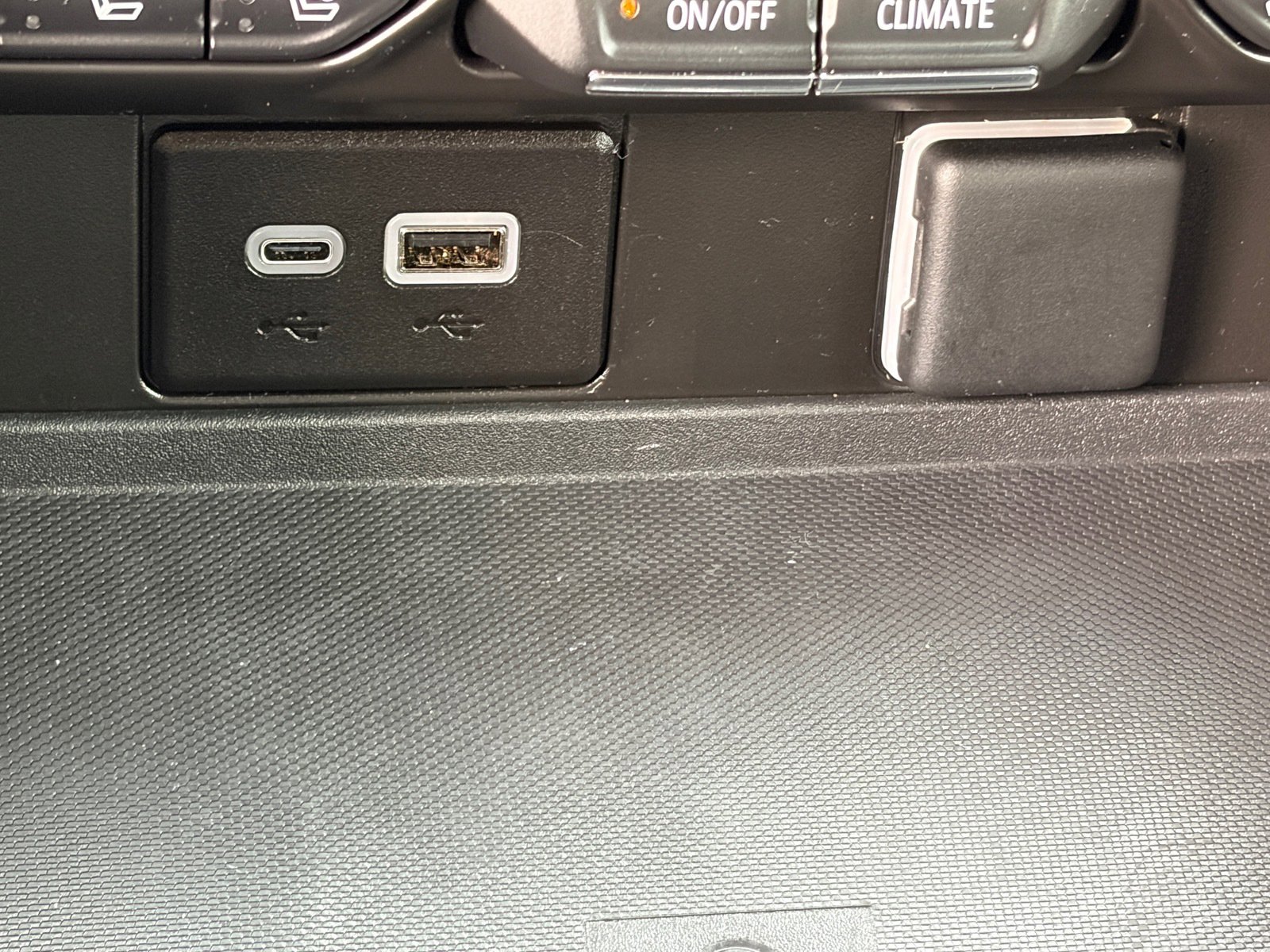 Used 2024 GMC Yukon AT4 w/ AT4 Premium Package image 26