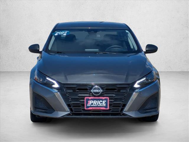 Used 2024 Nissan Altima 2.5 SV FWD image 2