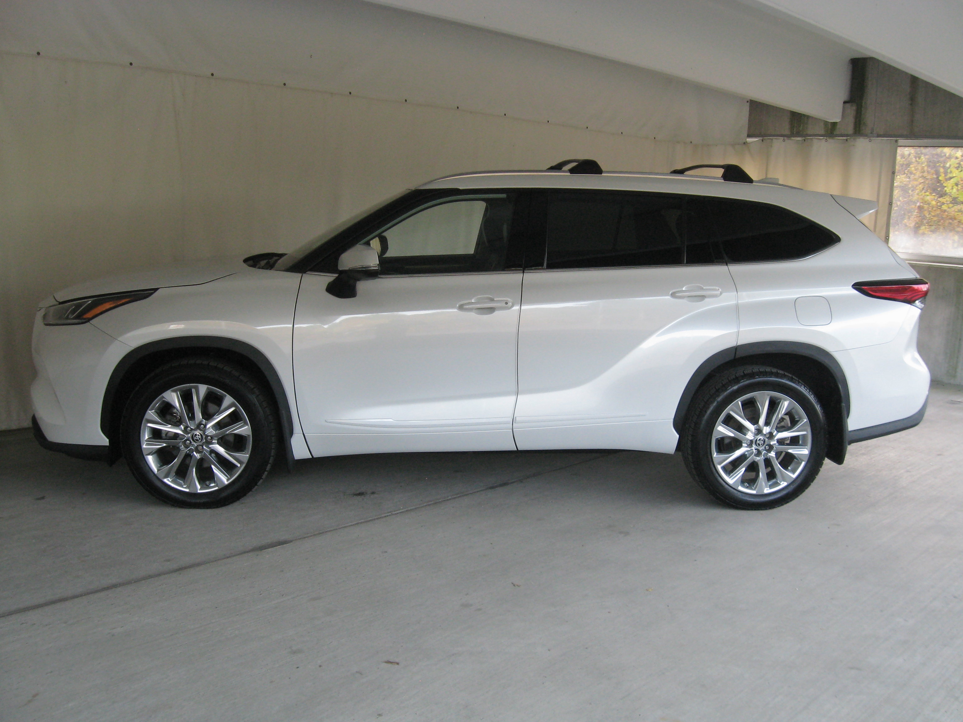 Used 2023 Toyota Highlander Limited AWD/4WD image 27