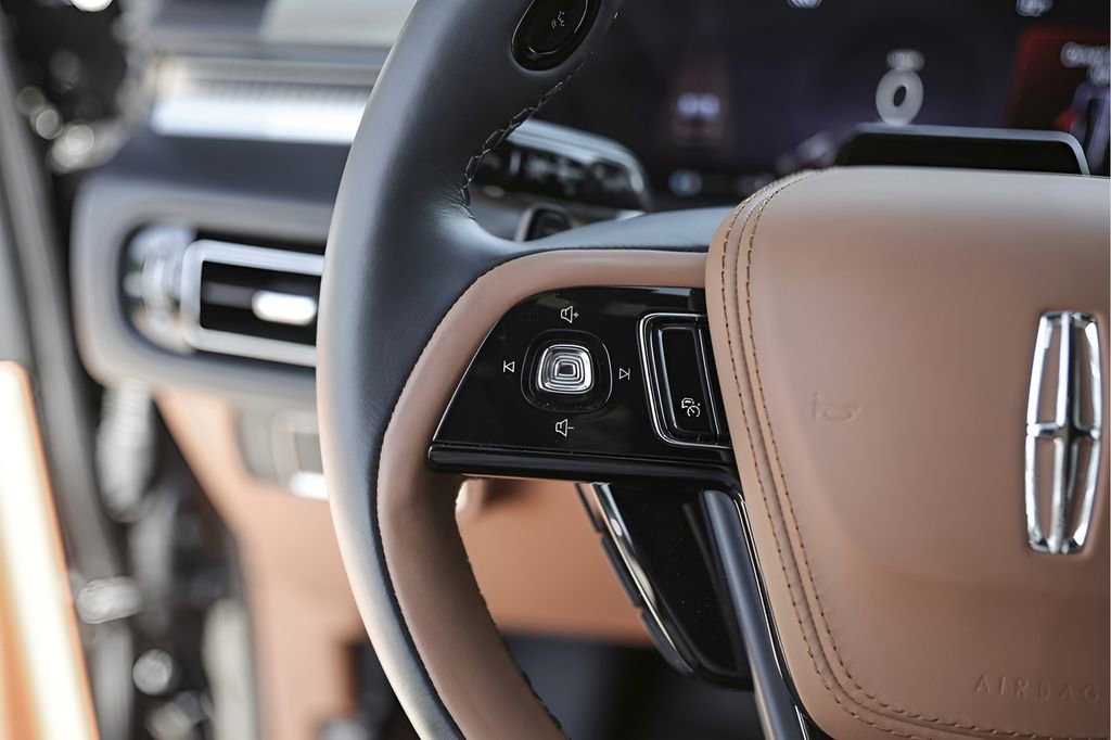 Used 2025 Lincoln Aviator Black Label image 15