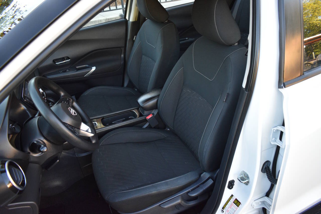 Used 2022 Nissan Kicks SV FWD image 18