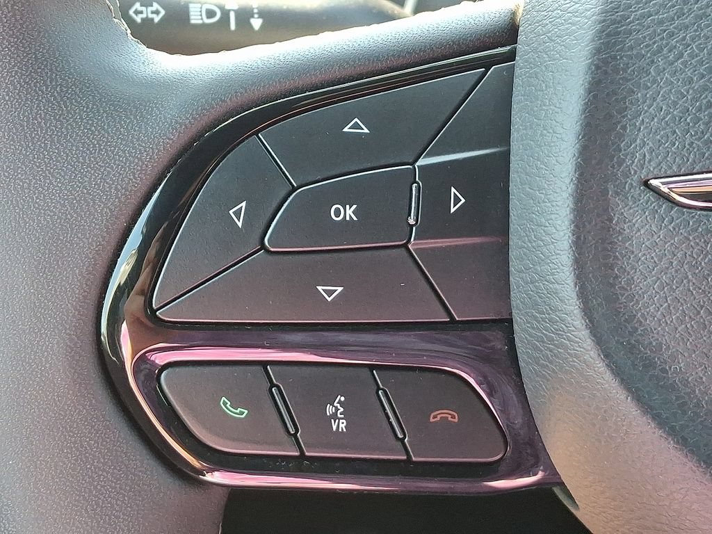 Used 2025 Chrysler Pacifica Limited FWD image 25