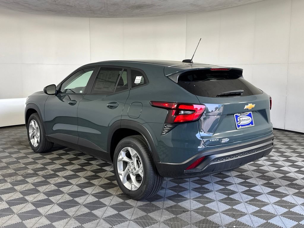New 2026 Chevrolet Trax LS w/ LS Convenience Package FWD image 7