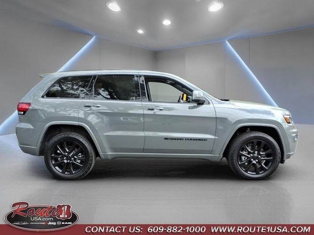 Used 2022 Jeep Grand Cherokee Laredo X AWD/4WD image 2