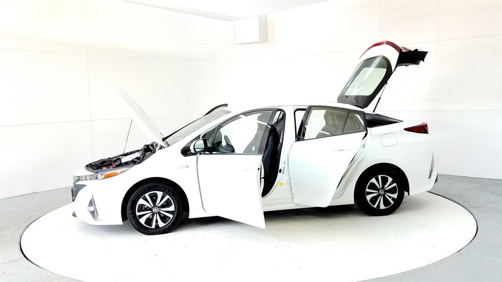 Used 2017 Toyota Prius Prime Advanced w/ Carpet Mat Package FWD image 10