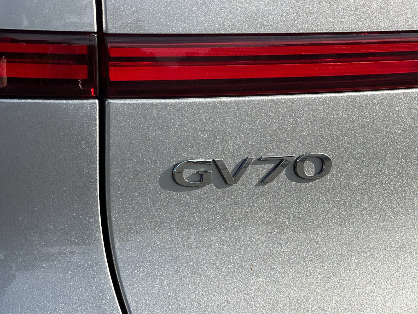 Used 2023 Genesis GV70 2.5T w/ Advanced Package AWD/4WD image 26