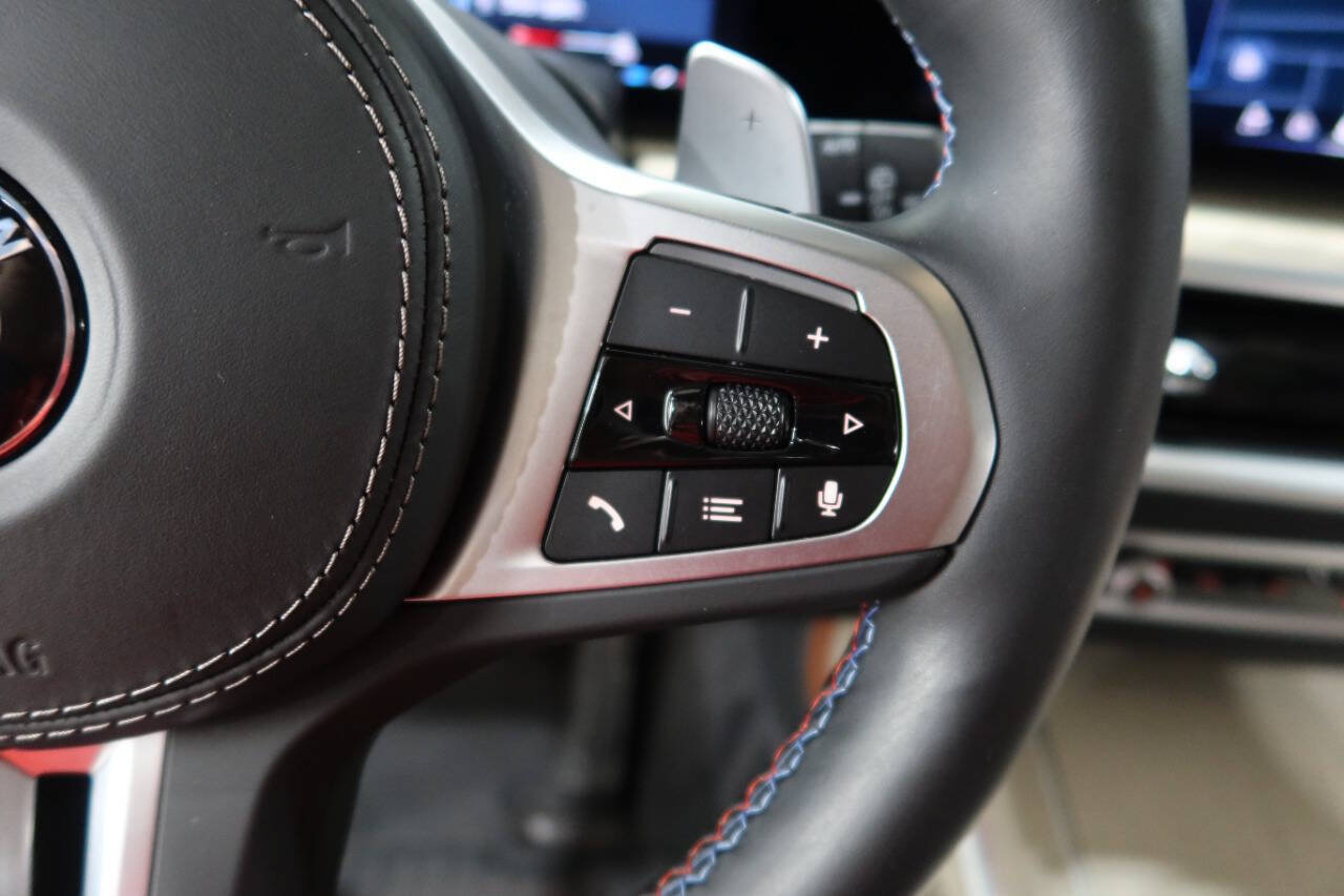 Used 2025 BMW X7 M60i AWD/4WD image 35