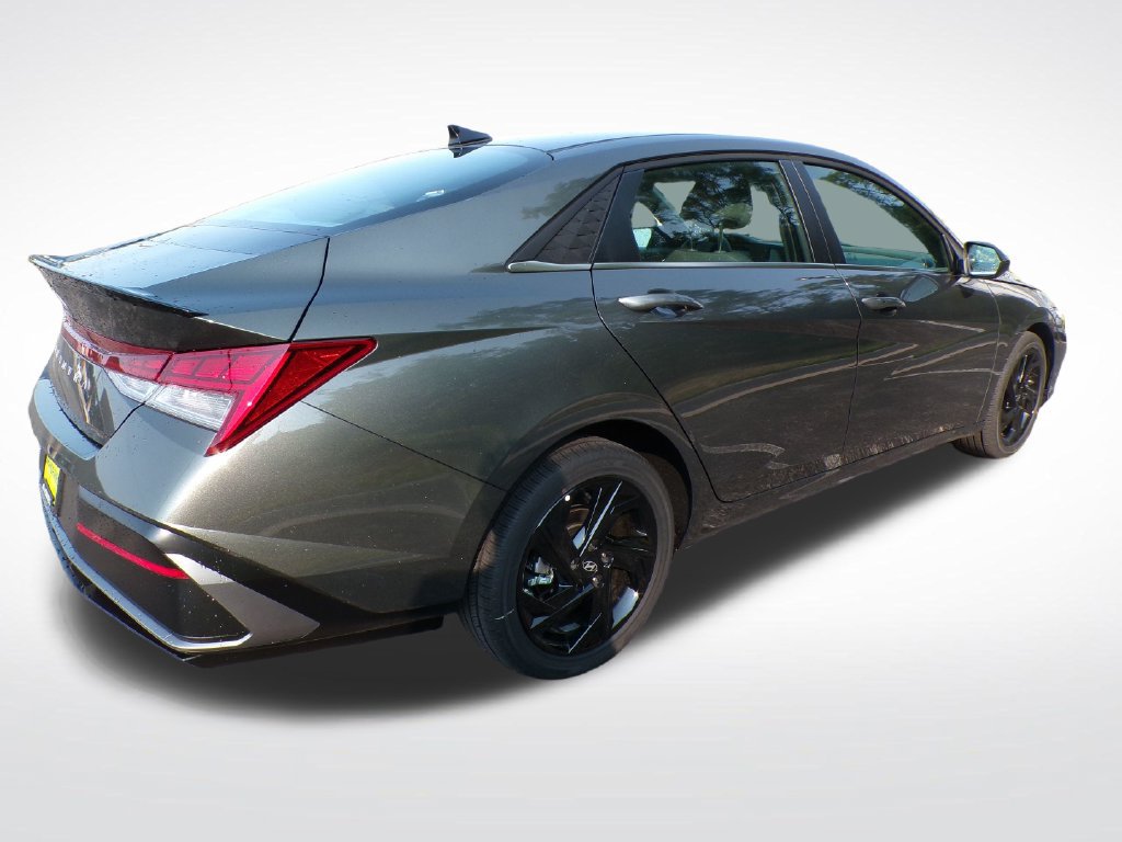 New 2026 Hyundai Elantra SEL Sport Premium FWD image 7
