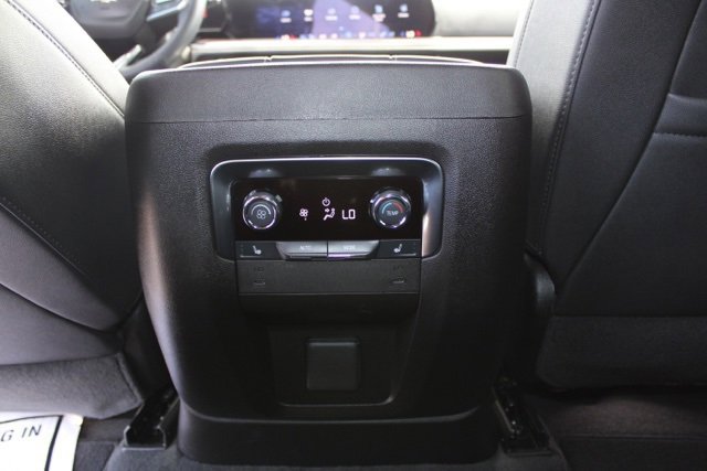 Used 2025 Chevrolet Suburban Premier image 21