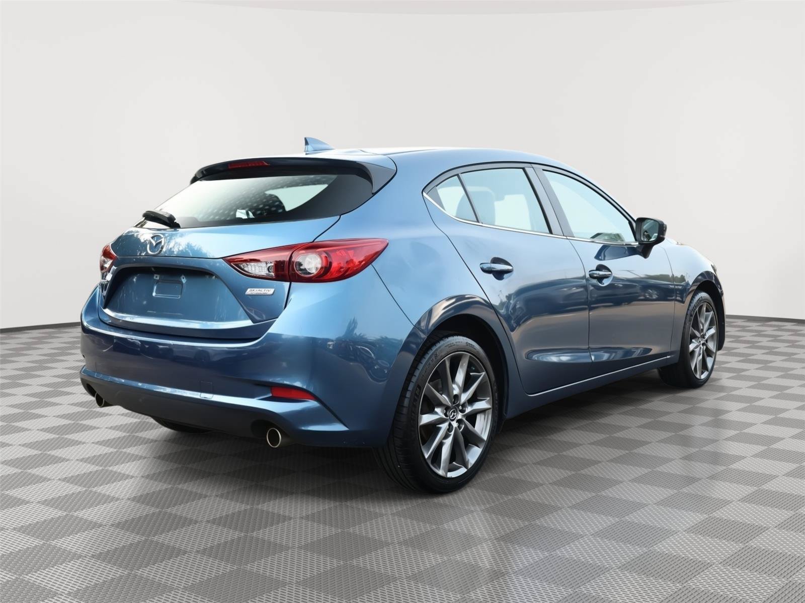 Used 2018 MAZDA MAZDA3 Touring FWD image 7
