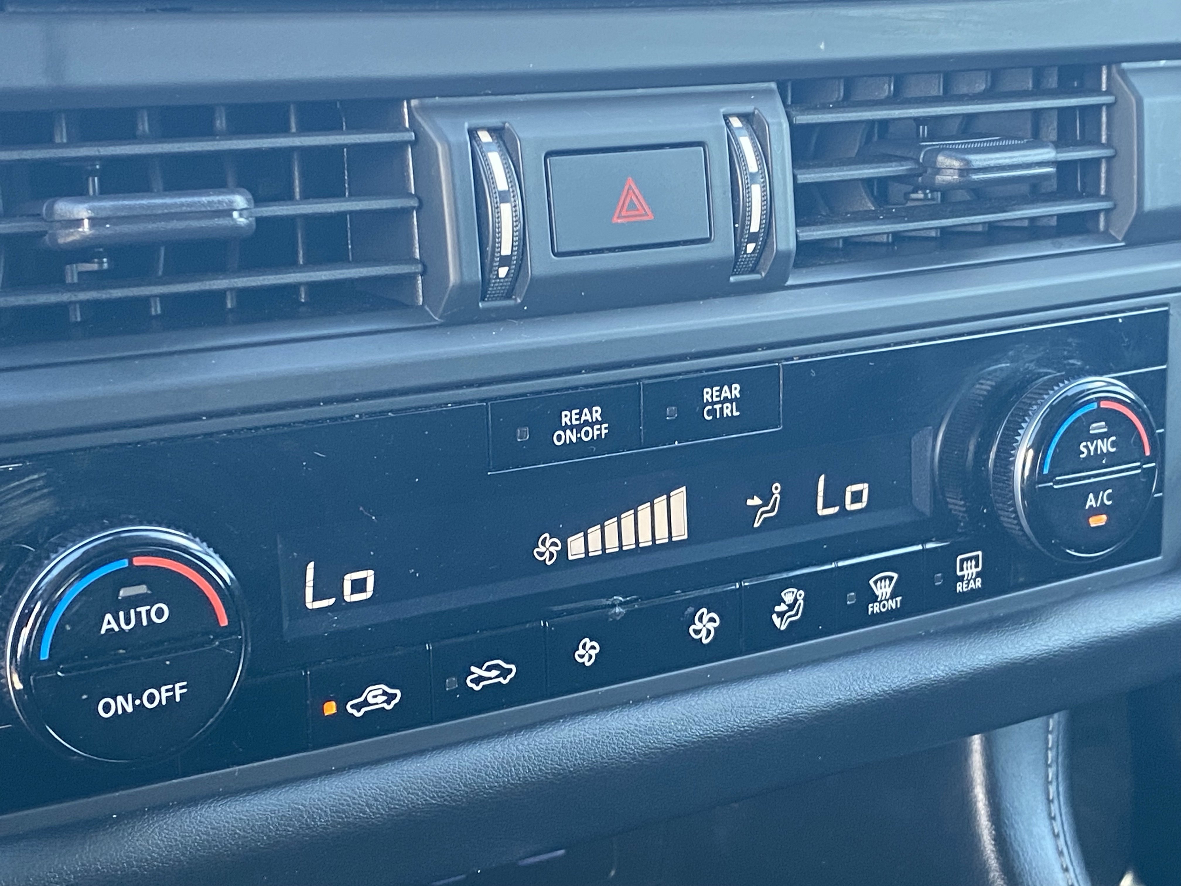 Used 2023 Nissan Pathfinder S image 23