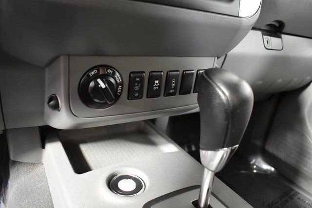 Used 2020 Nissan Frontier SV w/ Midnight Edition Floor Mats image 23