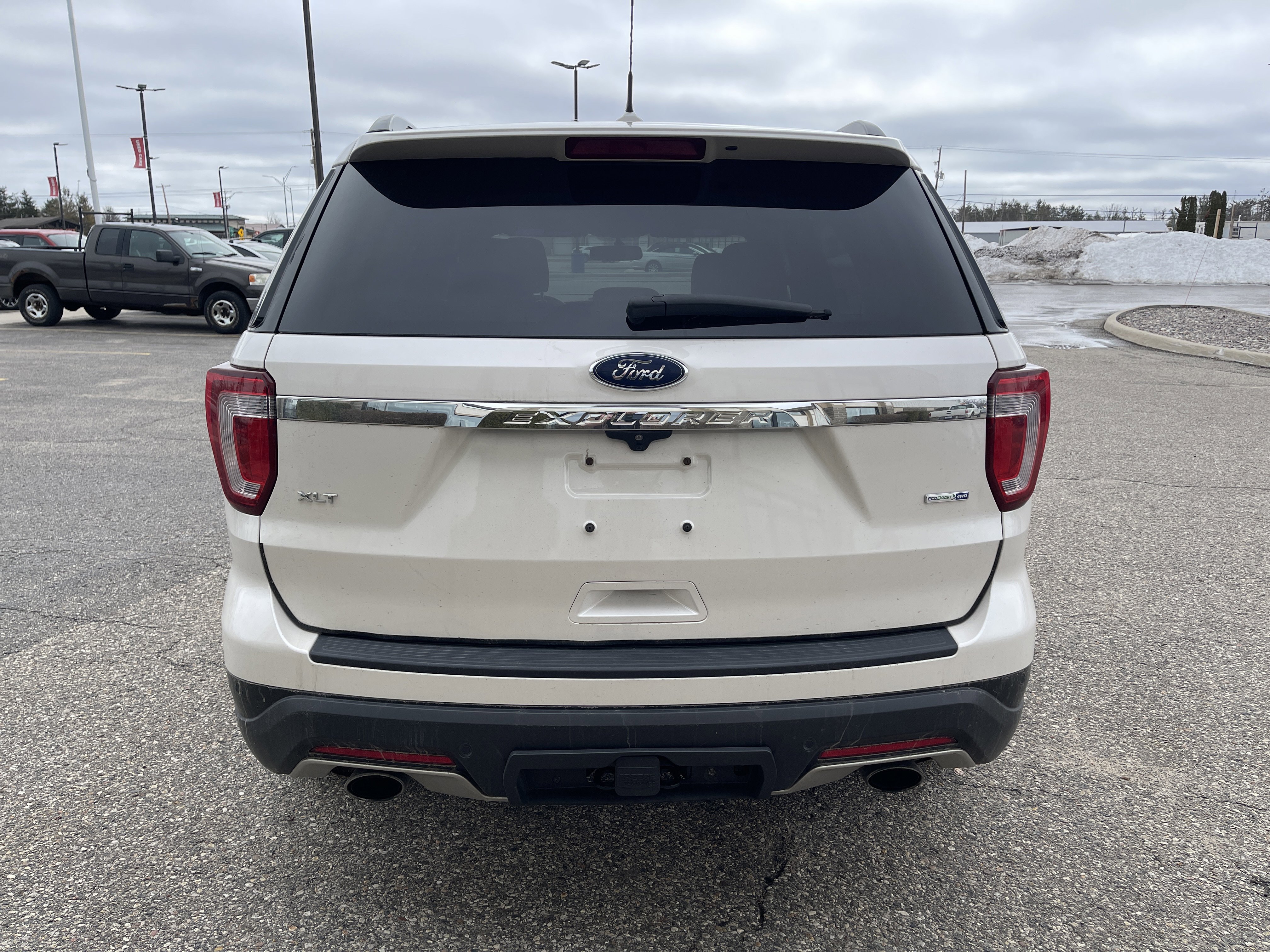 Used 2019 Ford Explorer XLT image 5