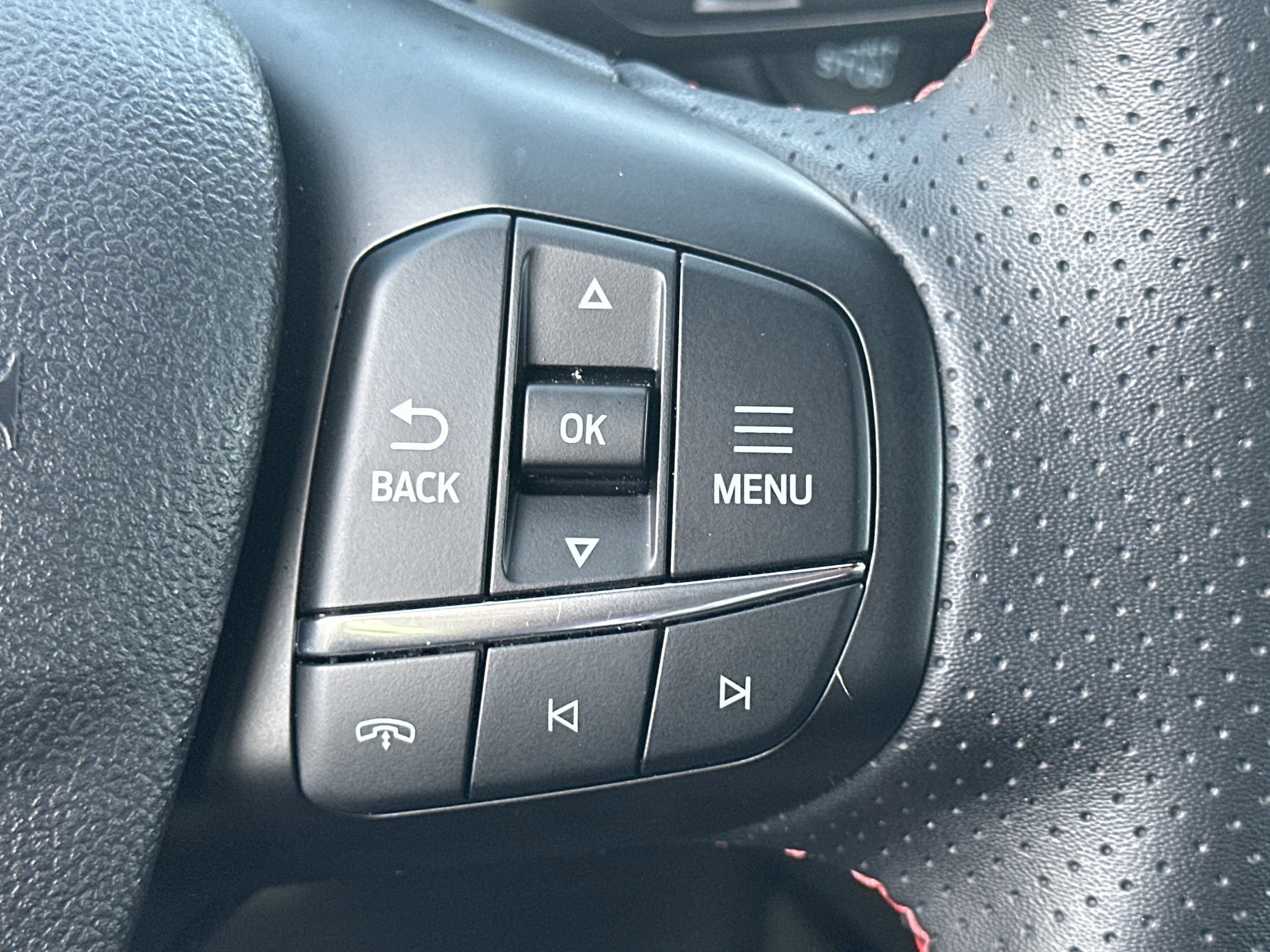 Used 2025 Ford Escape ST-Line image 25