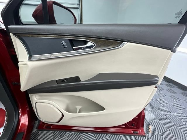 Used 2017 Lincoln MKX Select w/ Select Plus Package FWD image 18