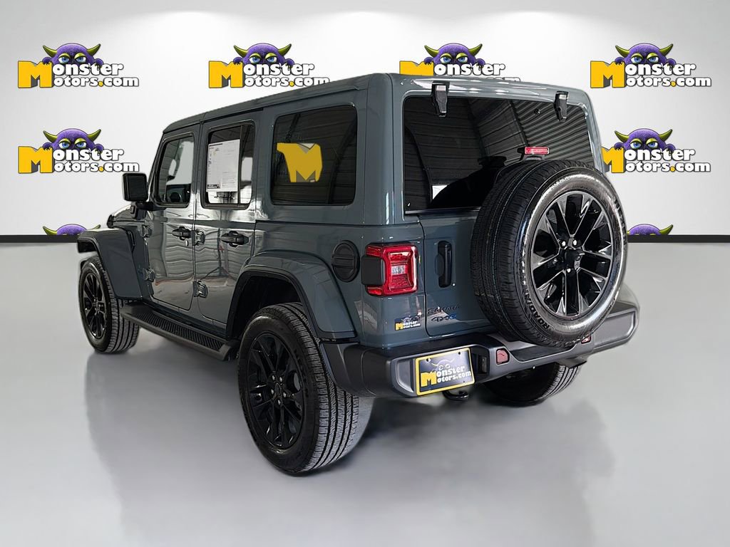 Used 2025 Jeep Wrangler Unlimited Sahara AWD/4WD image 7