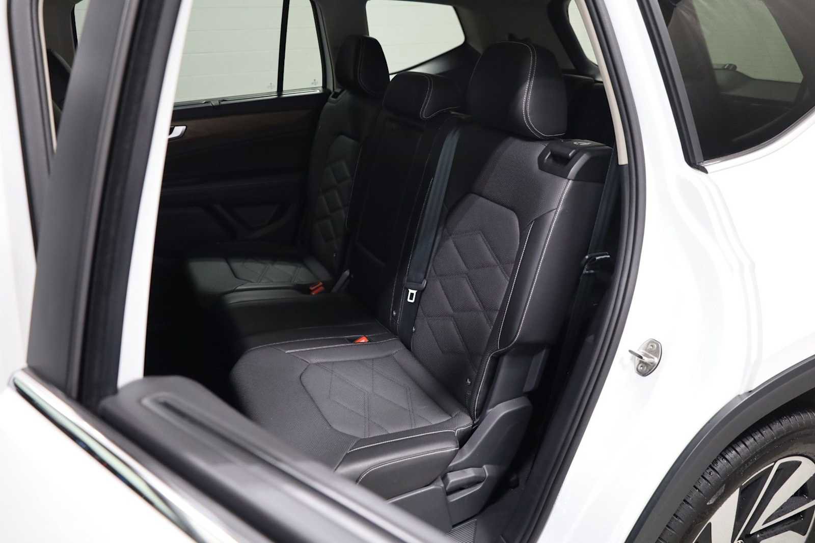 Used 2024 Volkswagen Atlas SE image 33