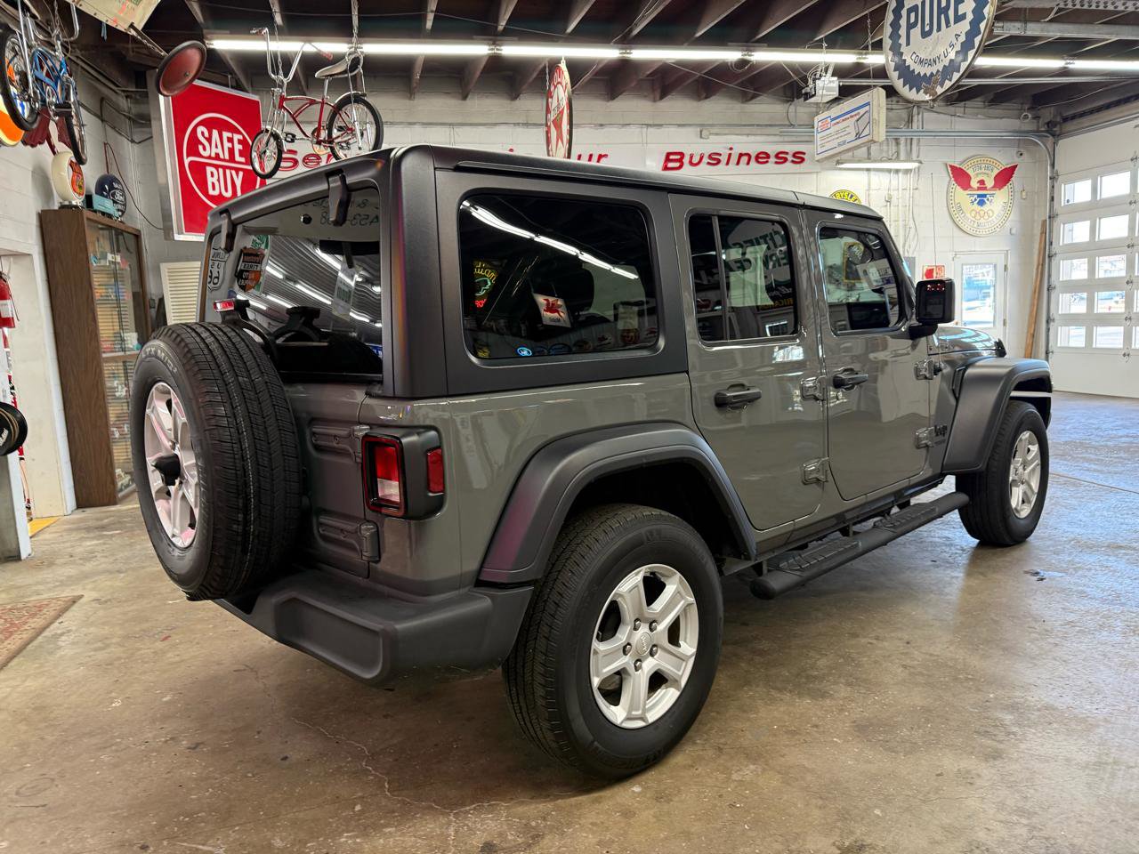 Used 2022 Jeep Wrangler Unlimited Sport image 5