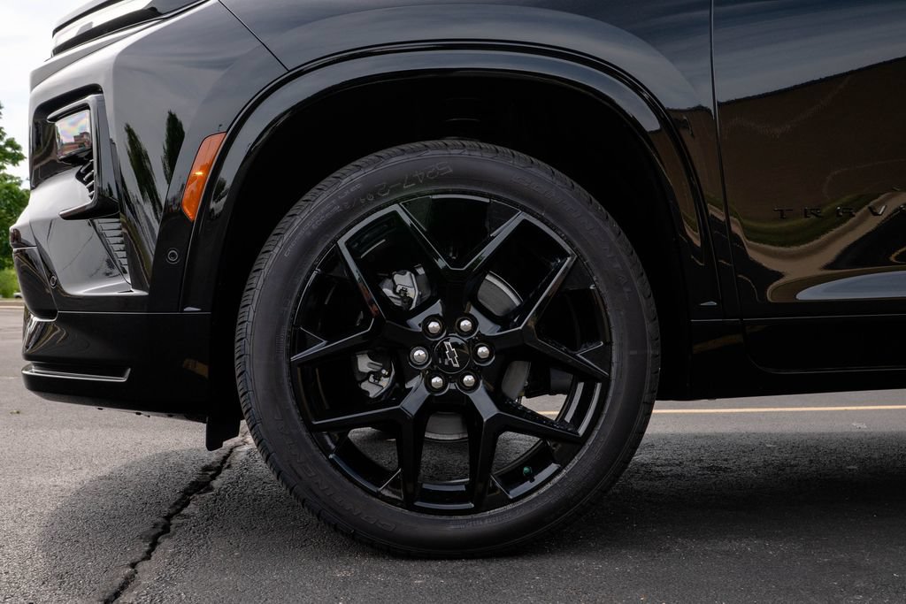 New 2026 Chevrolet Traverse RS w/ LPO, Floor Liner Package AWD/4WD image 10