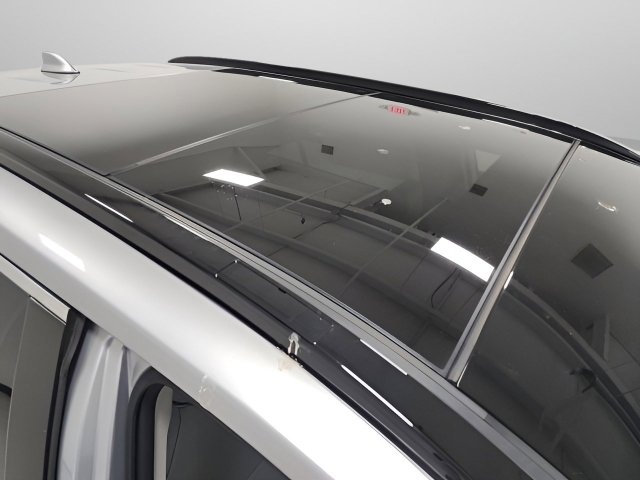 Used 2020 Toyota RAV4 Limited image 18